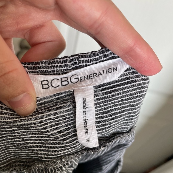 BCBG Striped Flowy Top with Adjustable Spaghetti Straps in size Small - Picture 4 of 4